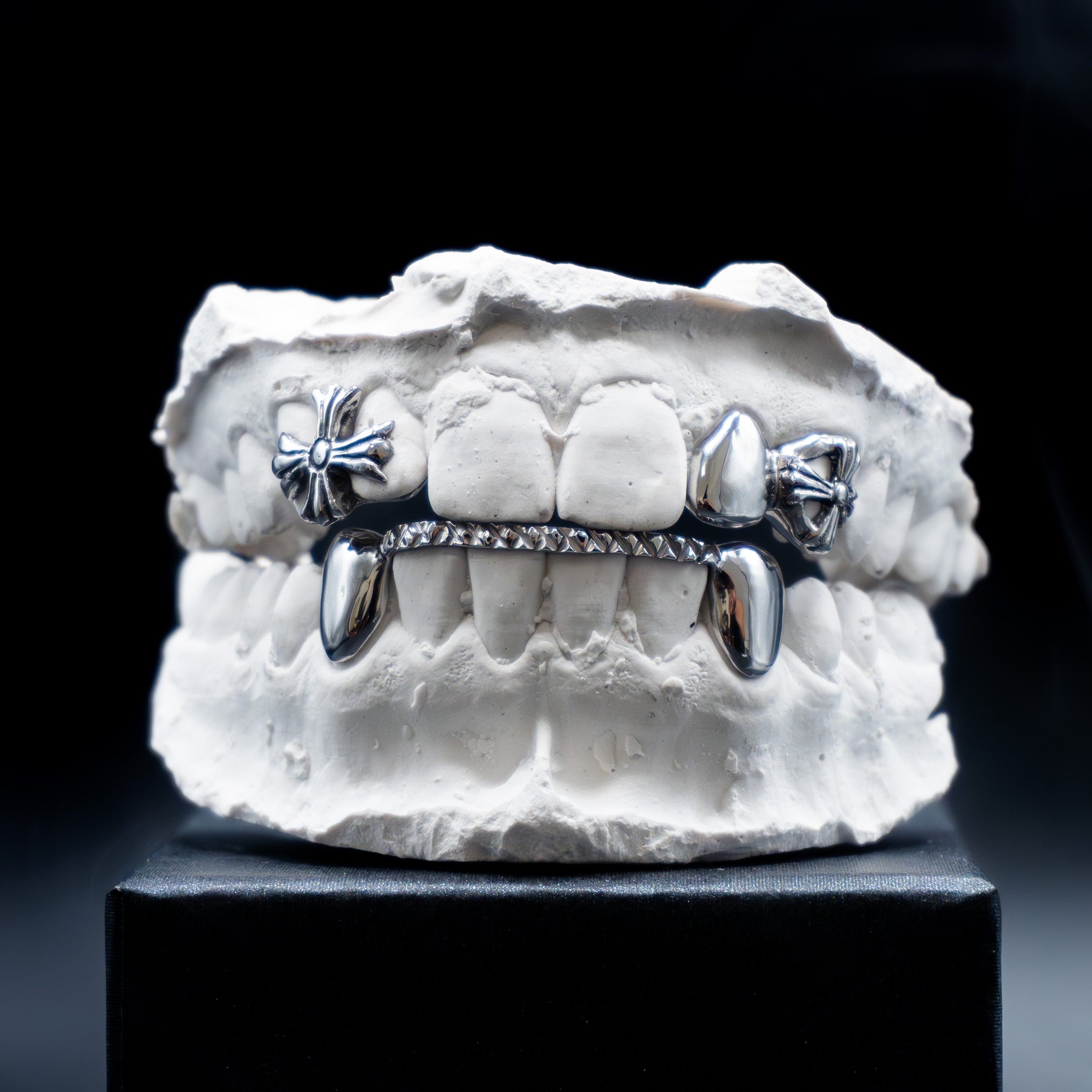 Grillz Style Chrome Hearts